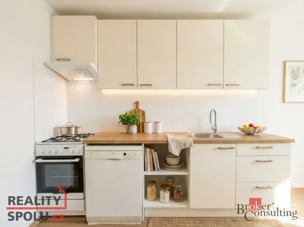 Pronájem bytu 3+1, Praha - Žižkov, Na Jarově, 69 m2