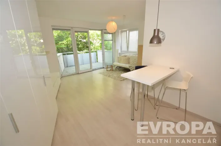 Pronájem bytu 1+kk, Praha - Hostivař, Na Plískavě, 47 m2