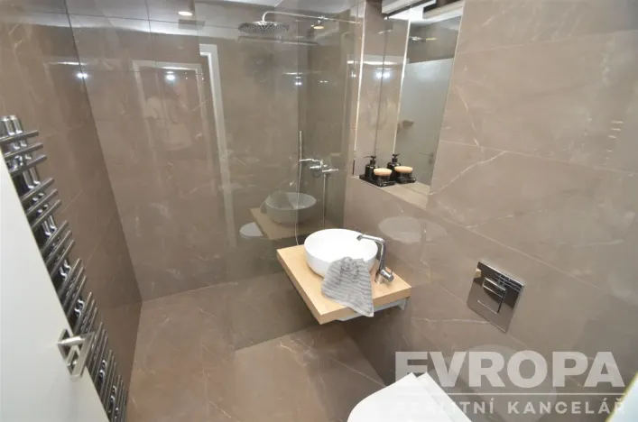 Pronájem bytu 2+kk, Praha - Karlín, Peckova, 55 m2