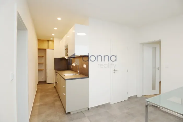 Pronájem bytu 3+1, Praha, Jahodová, 80 m2