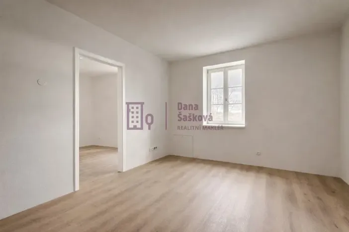 Pronájem bytu 2+kk, Jindřichův Hradec, nám. Míru, 39 m2