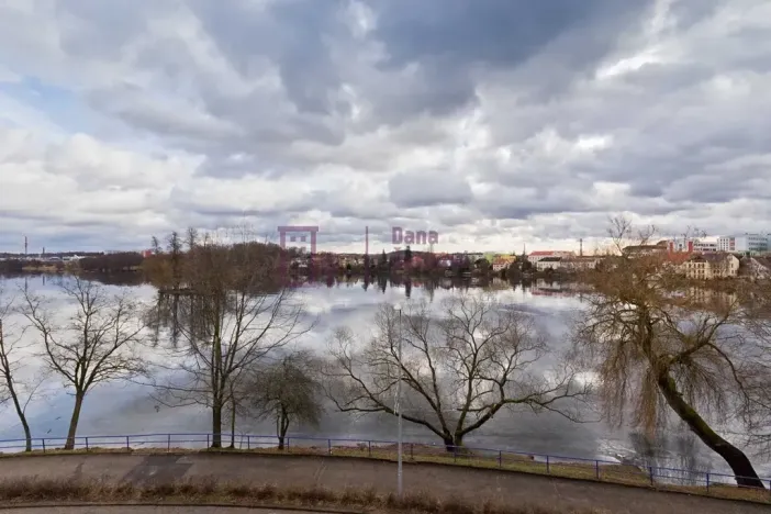 Pronájem bytu 2+kk, Jindřichův Hradec, nám. Míru, 39 m2