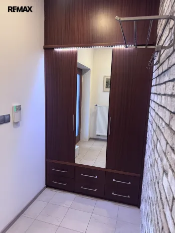 Prodej rodinného domu, Jesenice - Zdiměřice, V Podlesí, 184 m2