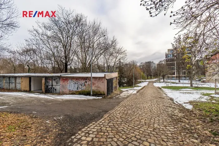 Pronájem garáže, Praha - Břevnov, 18 m2