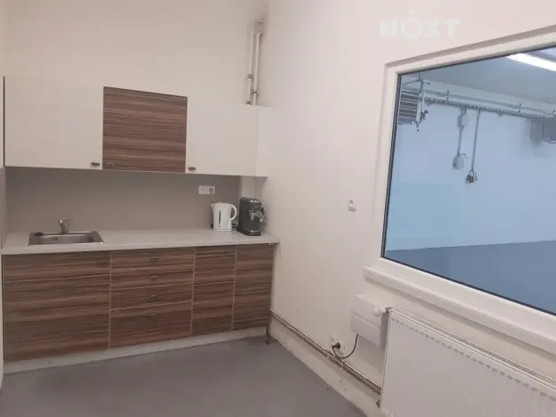 Prodej výrobních prostor, Hluboká nad Vltavou, 786 m2