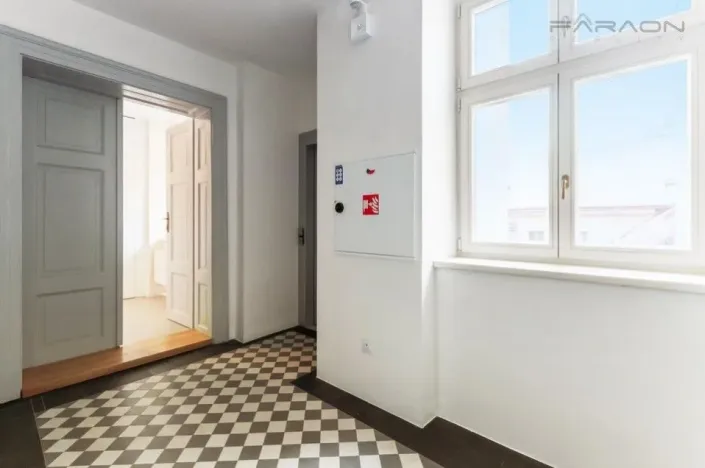 Pronájem bytu 2+kk, Praha - Karlín, Sokolovská, 45 m2