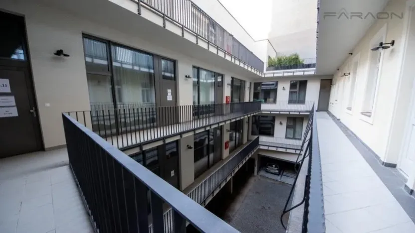 Pronájem garáže, Praha - Smíchov, Na Valentince, 16 m2