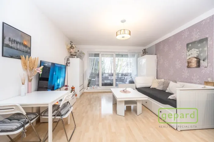 Pronájem bytu 2+kk, Praha, Chlebovická, 53 m2