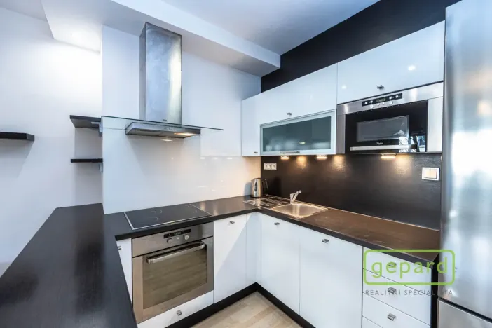 Pronájem bytu 2+kk, Praha, Chlebovická, 53 m2