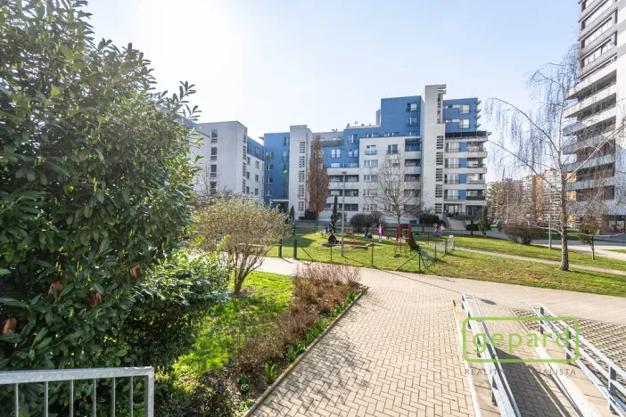 Pronájem bytu 2+kk, Praha, Chlebovická, 53 m2