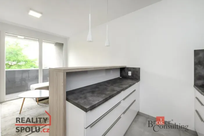 Pronájem bytu 2+kk, Plzeň - Doubravka, Na Kovárně, 44 m2