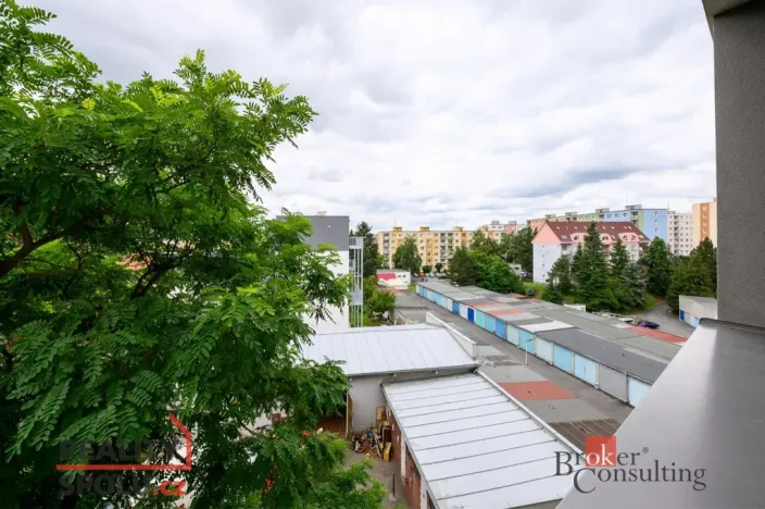 Pronájem bytu 2+kk, Plzeň - Doubravka, Na Kovárně, 44 m2