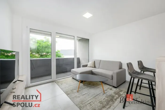 Pronájem bytu 2+kk, Plzeň - Doubravka, Na Kovárně, 44 m2