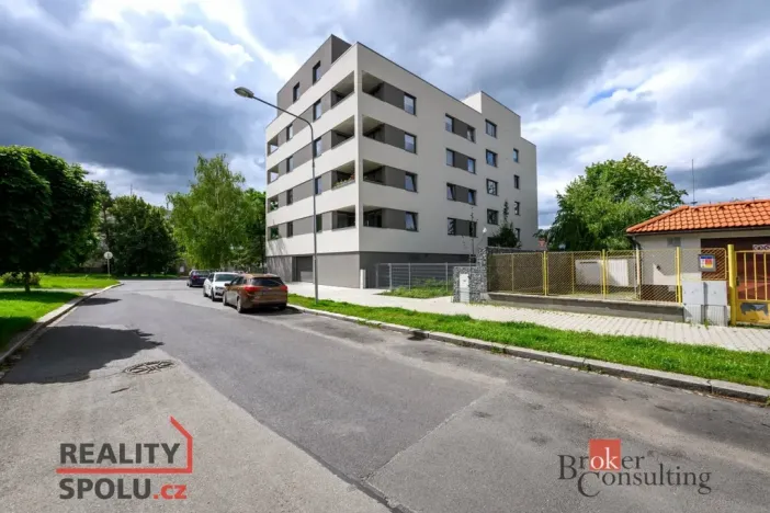 Pronájem bytu 2+kk, Plzeň - Doubravka, Na Kovárně, 44 m2