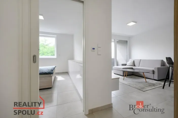 Pronájem bytu 2+kk, Plzeň - Doubravka, Na Kovárně, 44 m2