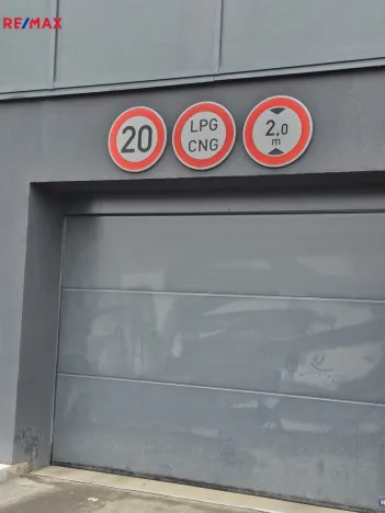 Pronájem garážového stání, Praha - Modřany, Mezi vodami, 15 m2