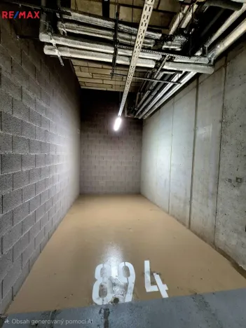 Pronájem garážového stání, Praha - Modřany, Mezi vodami, 15 m2