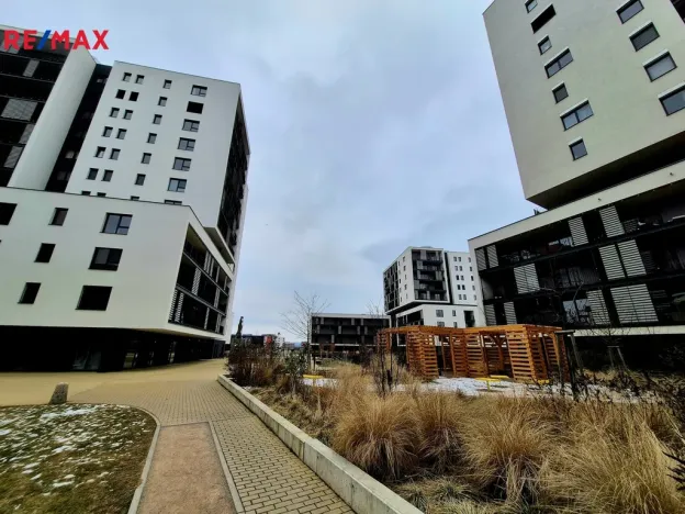 Pronájem garážového stání, Praha - Modřany, Mezi vodami, 15 m2