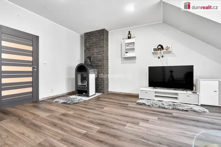 Prodej bytu 3+1, Karlovy Vary - Stará Role, Holečkova, 87 m2