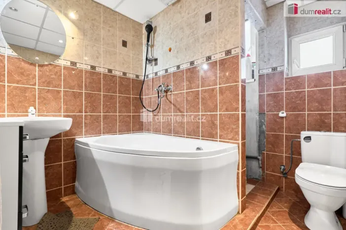 Prodej bytu 3+1, Karlovy Vary - Stará Role, Holečkova, 87 m2