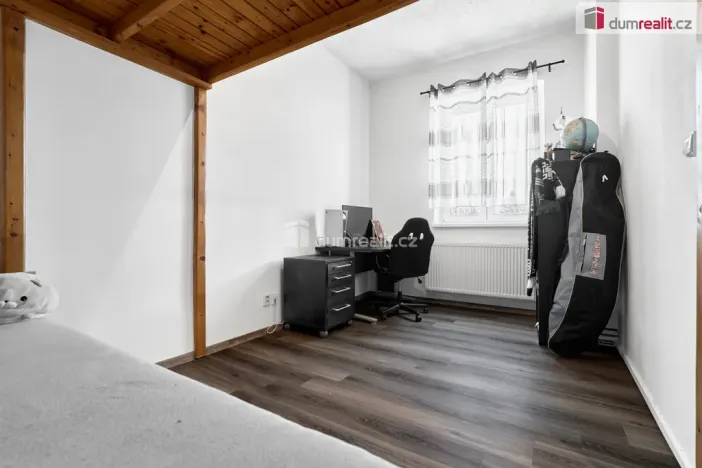 Prodej bytu 3+1, Karlovy Vary - Stará Role, Holečkova, 87 m2