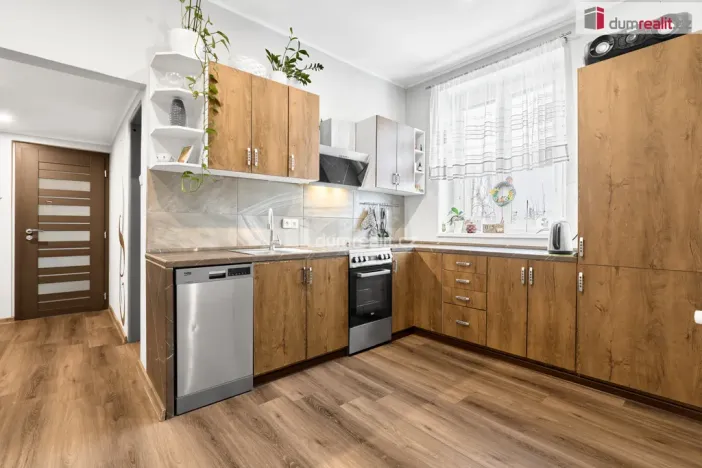 Prodej bytu 3+1, Karlovy Vary - Stará Role, Holečkova, 87 m2