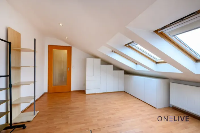 Pronájem bytu 3+1, Praha - Holešovice, Jateční, 89 m2