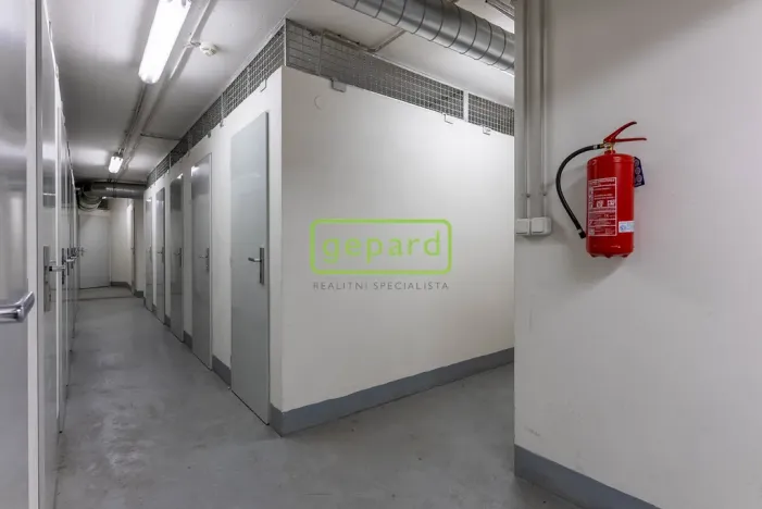 Prodej garážového stání, Praha, náměstí Přátelství, 25 m2