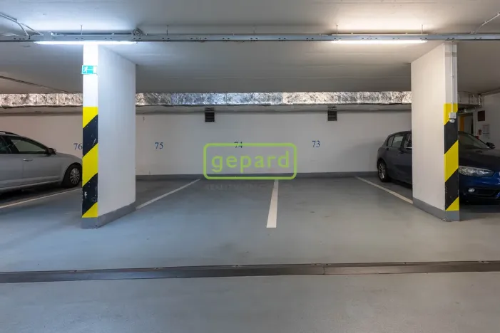 Prodej garážového stání, Praha, náměstí Přátelství, 25 m2