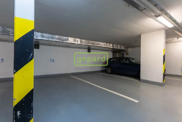 Prodej garážového stání, Praha, náměstí Přátelství, 25 m2