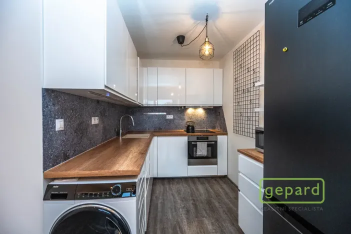 Pronájem bytu 2+kk, Praha, Augustinova, 46 m2