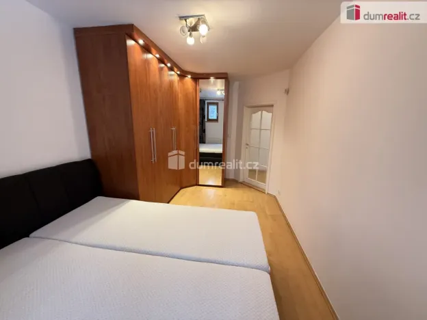 Pronájem bytu 2+kk, Praha - Břevnov, Hošťálkova, 56 m2