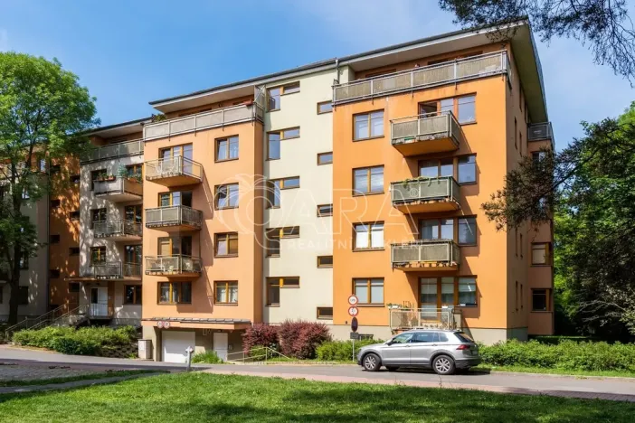 Pronájem garážového stání, Praha - Záběhlice, Podle náhonu, 18 m2