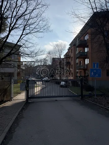 Pronájem garážového stání, Praha - Záběhlice, Podle náhonu, 18 m2