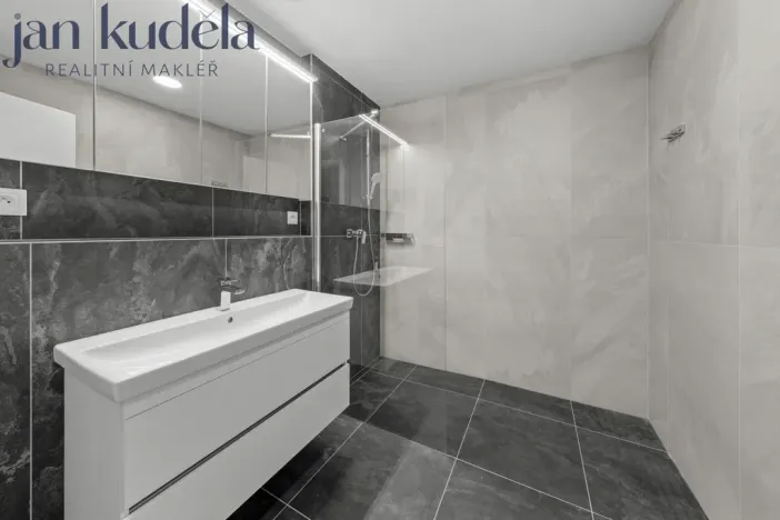 Pronájem bytu 3+kk, Brno, Komárovská, 75 m2