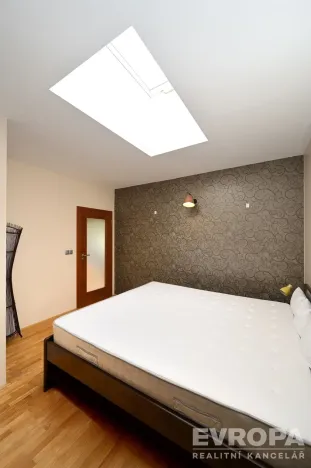 Pronájem bytu 2+kk, Praha - Podolí, Nedvědovo náměstí, 105 m2