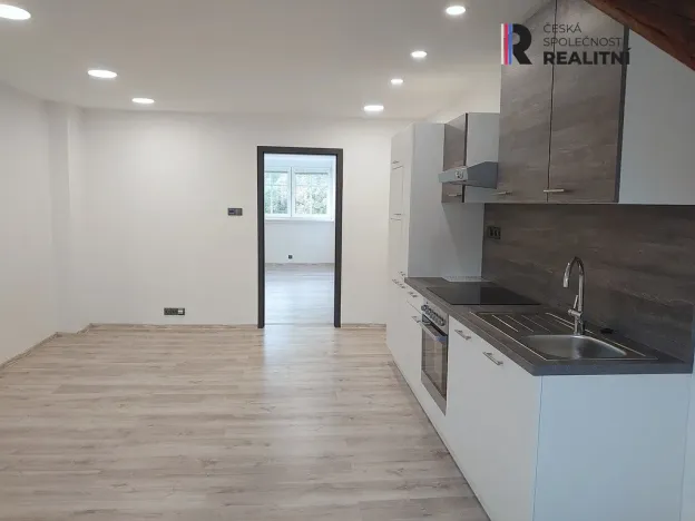 Pronájem bytu 2+kk, Karlovy Vary - Rybáře, Nákladní, 53 m2