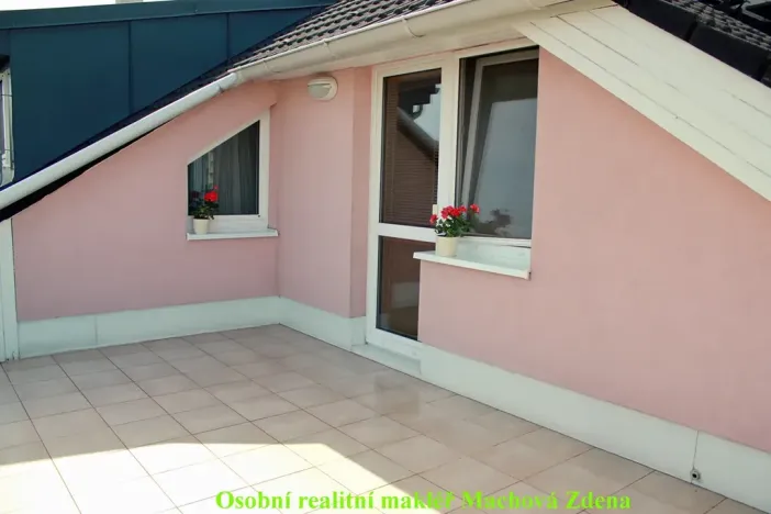 Pronájem bytu 3+kk, Praha - Strašnice, Gutova, 87 m2