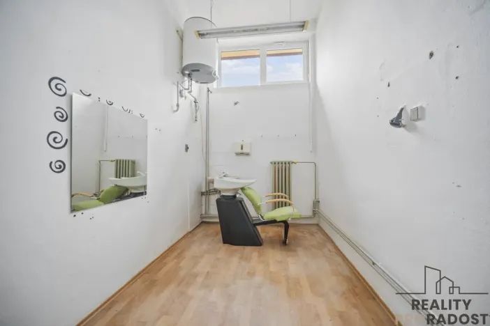 Pronájem obchodního prostoru, Řečany nad Labem, 1. máje, 25 m2