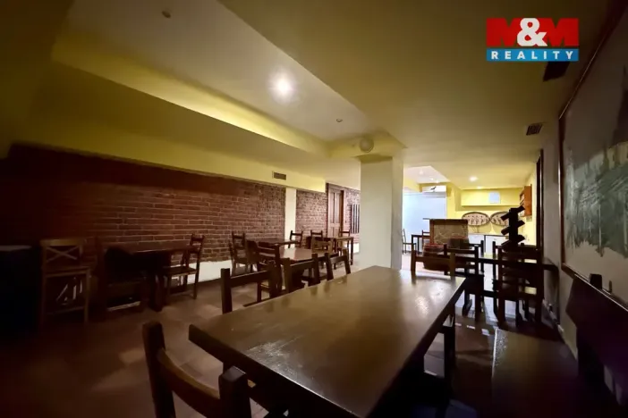 Pronájem restaurace, Zlín, náměstí Míru, 80 m2