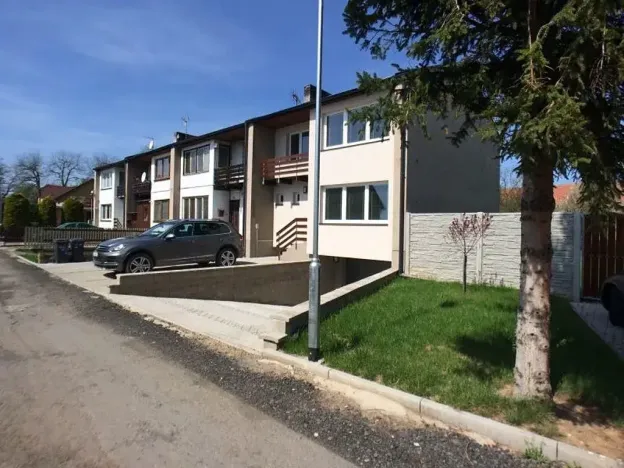 Pronájem rodinného domu, Holubice, 171 m2