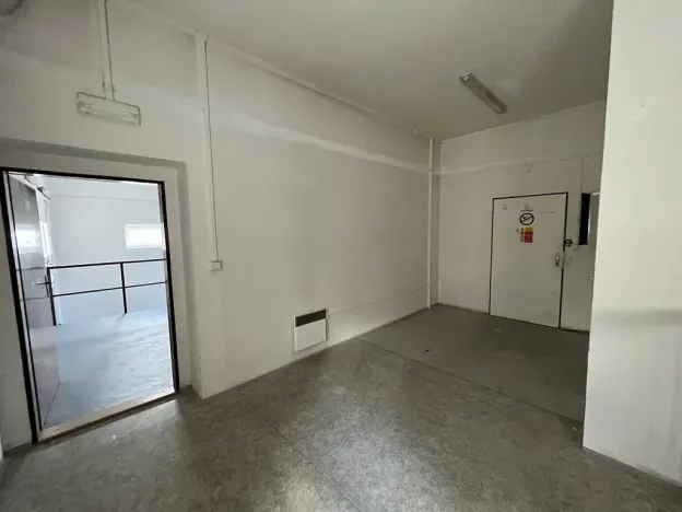 Pronájem obchodního prostoru, Praha - Horní Počernice, Komárovská, 210 m2