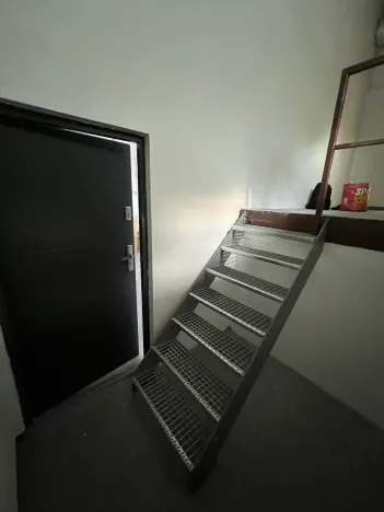 Pronájem výrobních prostor, Praha - Horní Počernice, Komárovská, 210 m2