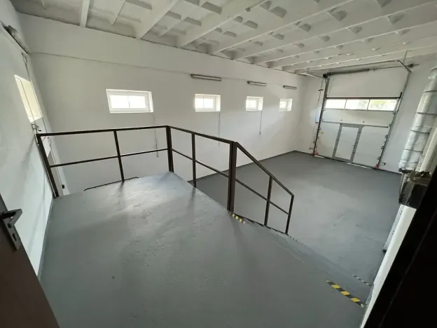 Pronájem výrobních prostor, Praha - Horní Počernice, Komárovská, 210 m2