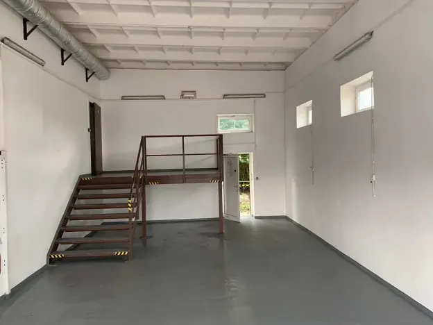 Pronájem výrobních prostor, Praha - Horní Počernice, Komárovská, 210 m2