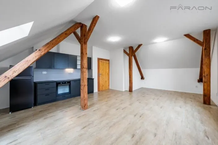 Prodej komerční nemovitosti, Lety, 550 m2