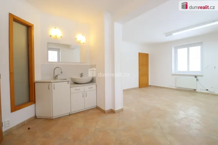 Pronájem komerční nemovitosti, Karlovy Vary - Rybáře, Severní, 84 m2