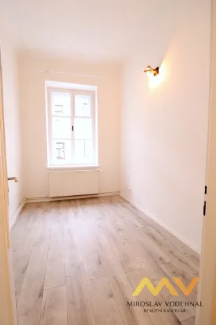 Pronájem bytu 2+kk, Hradec Králové, Dlouhá, 36 m2