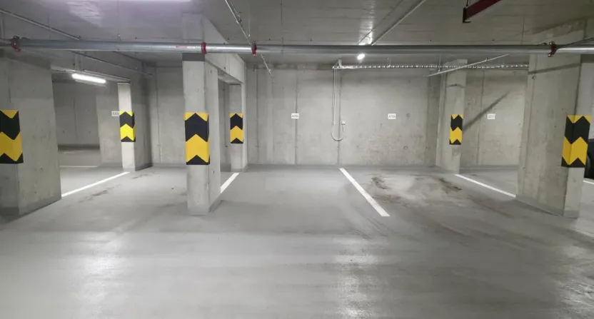 Pronájem garážového stání, Praha - Karlín, Křižíkova, 13 m2