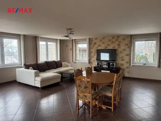 Pronájem bytu 3+kk, Vodochody, U Pošty, 153 m2